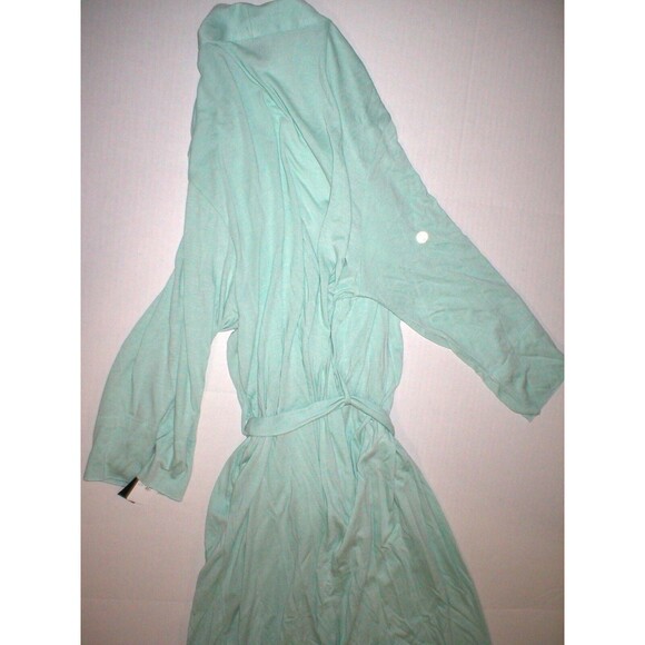 NWT $180 New Natori Light Green Robe Womens M Long Soft Solid Silky Pockets Pale - Picture 10 of 12